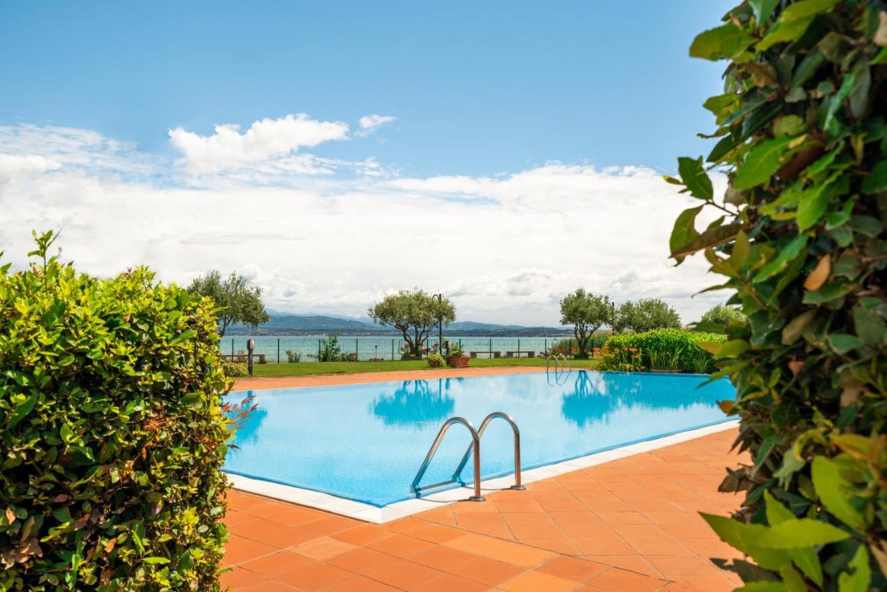 Vista - Lake & Pool Sirmione Luaran gambar