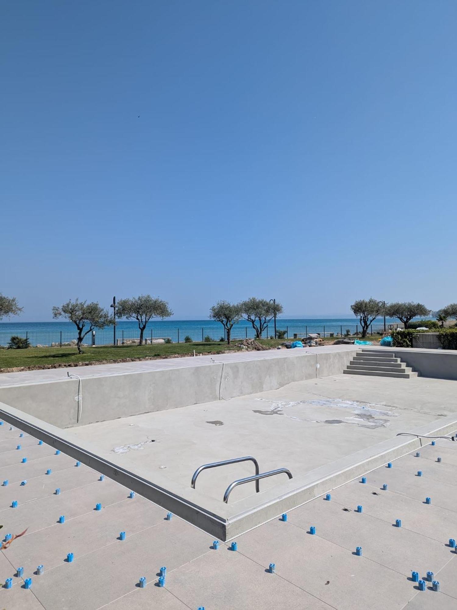 Vista - Lake & Pool Sirmione Luaran gambar
